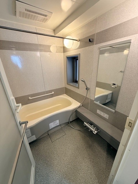 バス・シャワールーム　浴室乾燥機、追焚機能