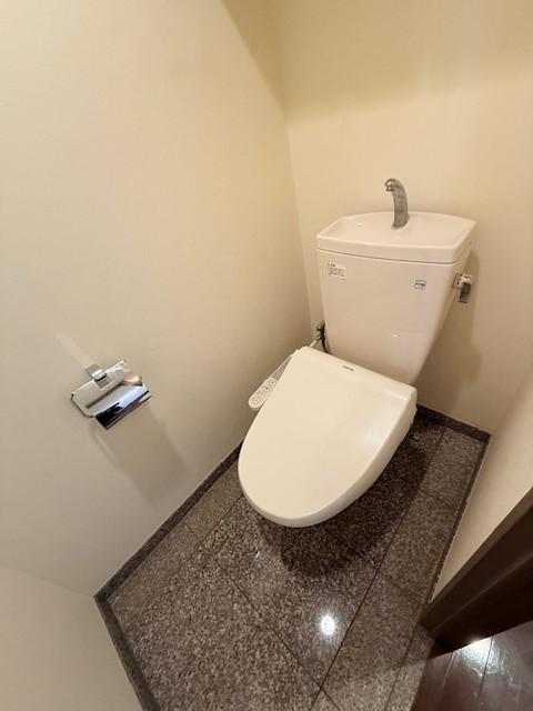 トイレ　温水洗浄便座