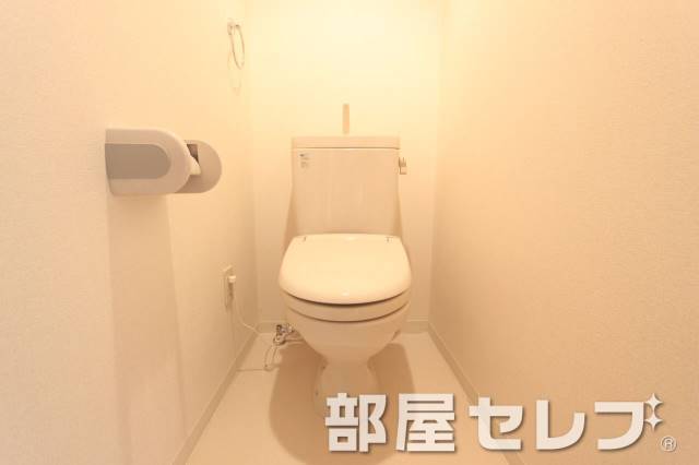 トイレ　落ち着くトイレで考え事でもいかが。