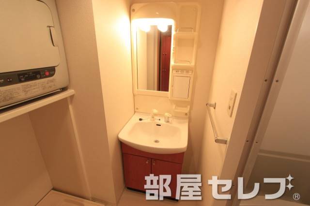 洗面設備　シャンプードレッサーで朝の身支度もばっちり。