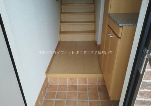 玄関　※同間取り別部屋の写真です。