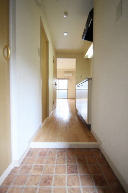 玄関　同物件別号室のものです。