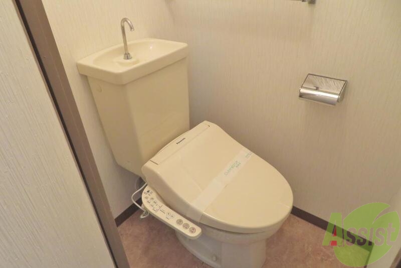 トイレ　トイレは温水洗浄付き。これが一番嬉しいです。