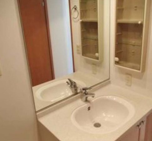 洗面設備　※別部屋の参考写真です。