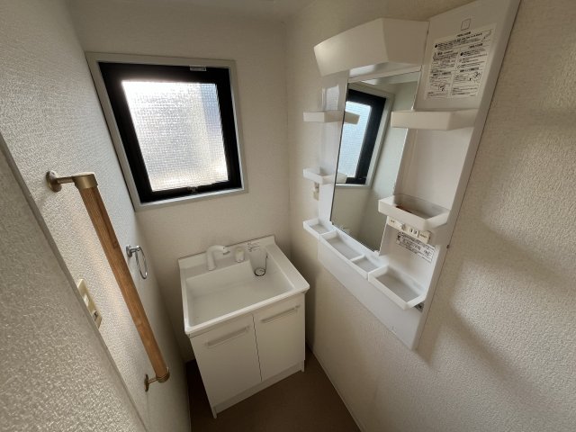 洗面設備　収納スペースもある独立洗面化粧台付き☆