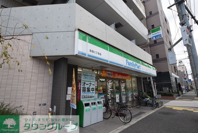 コンビニ　ファミリーマート赤羽二丁目店（コンビニ）まで150m