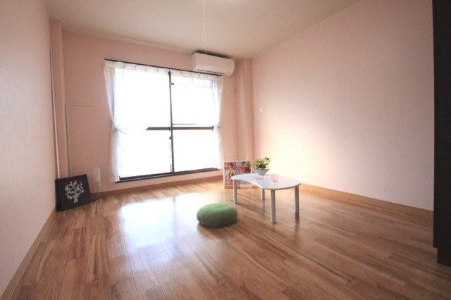 居室・リビング　モデルルームの為、備品は付きません。