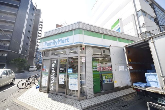 コンビニ　ファミリーマート草加氷川町店（コンビニ）まで489m