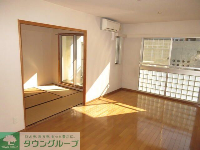 居室・リビング　※同建物他号室（参考写真）