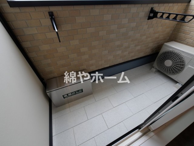 バルコニー　外からの目が気にならないバルコニーで洗濯物が干せます