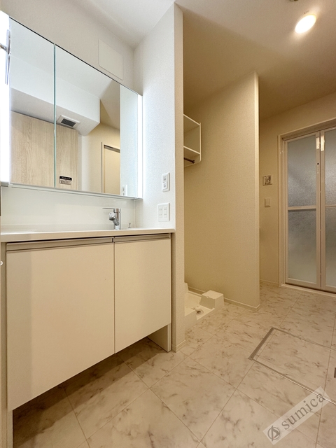 洗面設備　シャンプードレッサー付き・朝シャンもこちらで♪♪