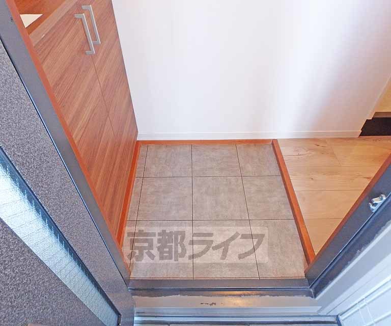 玄関　段差が低くて上がりやすい玄関です。