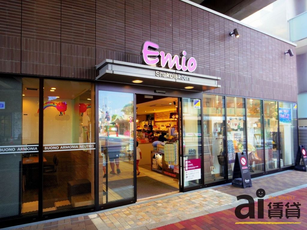 ショッピングセンター　Emio石神井公園（ショッピングセンター）まで810m