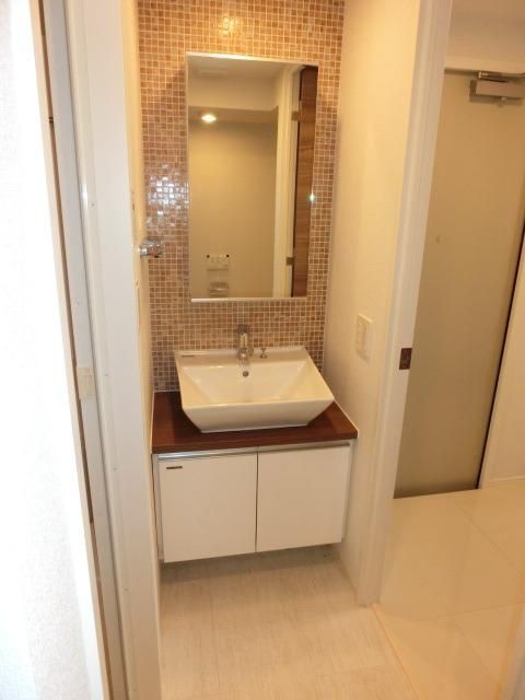 洗面設備　★明るい洗面台です★