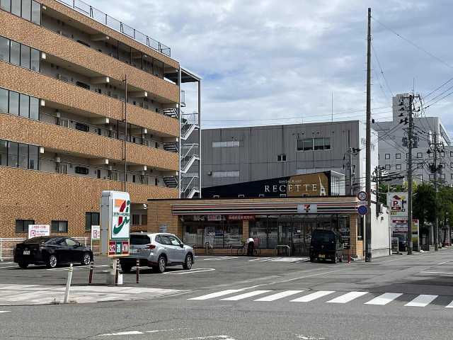 コンビニ　セブンイレブン（コンビニ）まで348m