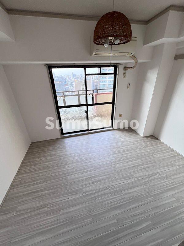 その他部屋・スペース　落ち着いた色調の寝室です