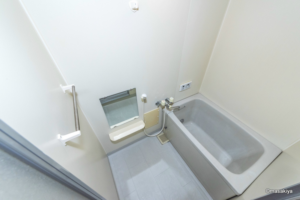 バス・シャワールーム　お風呂　追い焚き付きです。