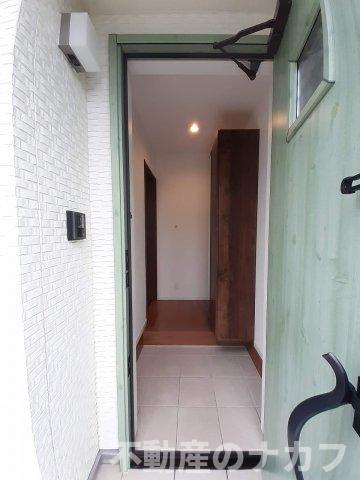 玄関　※過去の室内写真のため現況と異なる場合があります