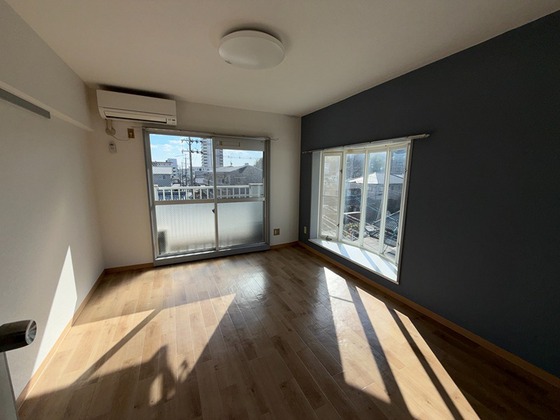 居室・リビング　※他号室の写真です。