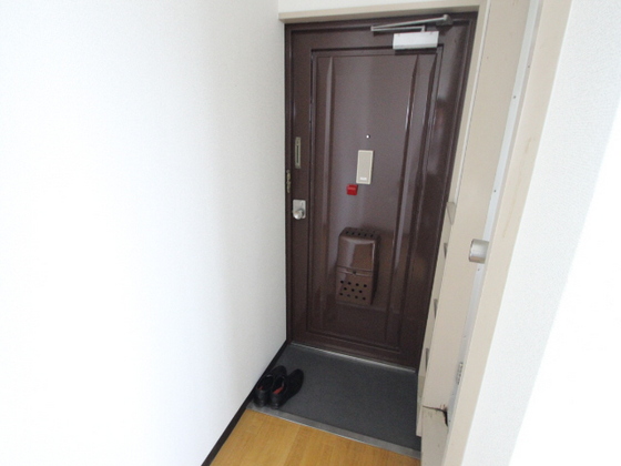 玄関　※別室の写真を使用しております※