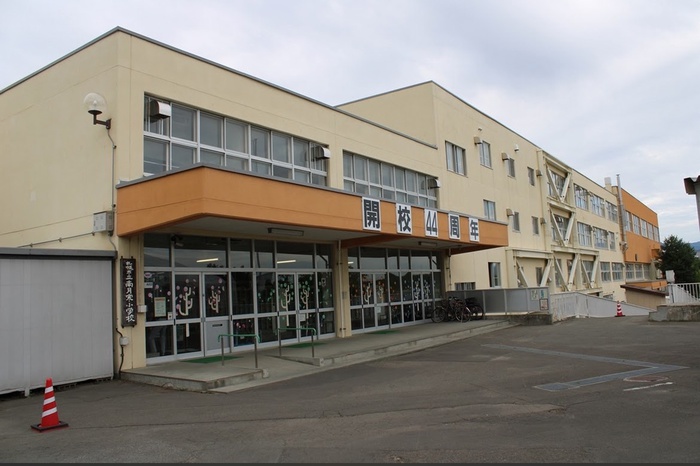 小学校　南月寒小学校（小学校）まで450m
