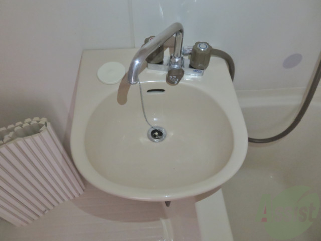 洗面設備　洗面は浴室に御座います。朝の準備はコチラで。