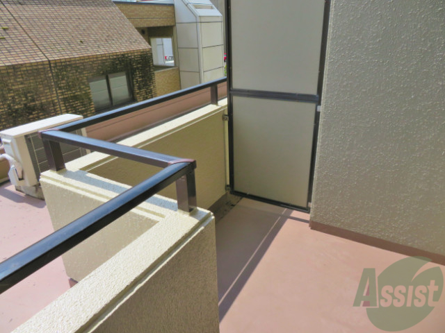 バルコニー　バルコニーはちょうどいい感じの広さですね。