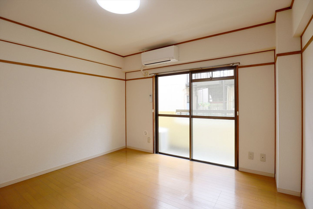 居室・リビング　室内