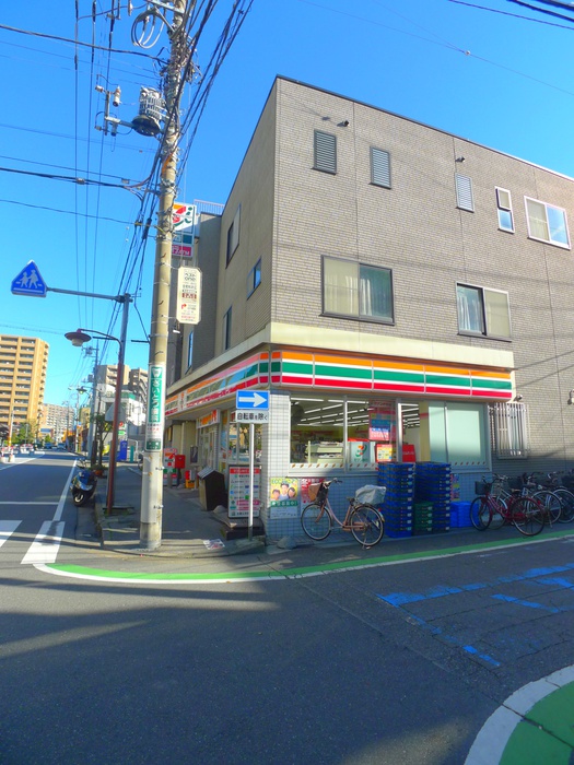 コンビニ　セブンイレブン（コンビニ）まで215m