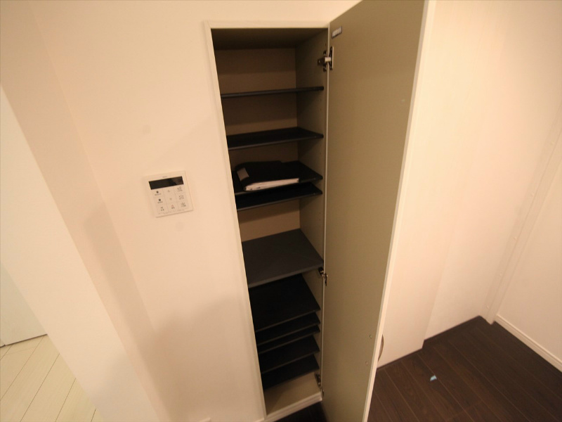 玄関　玄関　シューズボックス付（収納充実してます）
