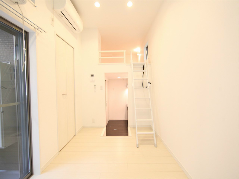 居室・リビング　洋室4.7帖　ロフト5.2帖（収納でもお部屋でも使えます）