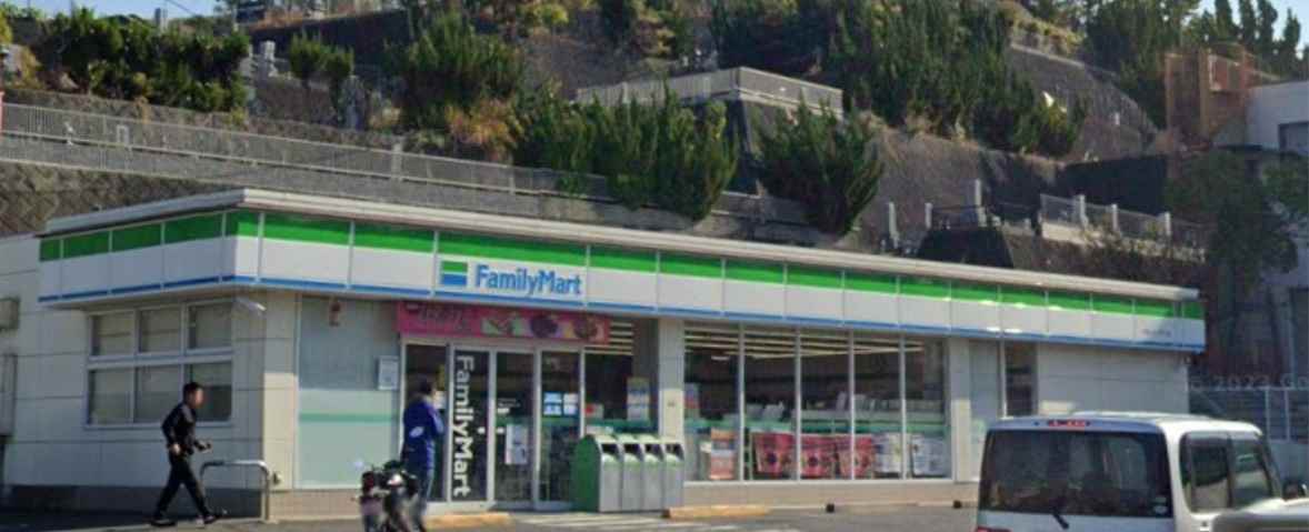 コンビニ　ファミリーマート（コンビニ）まで6481m