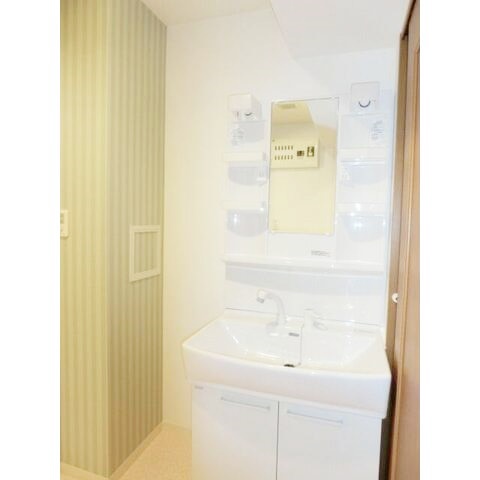 洗面設備　掃除のしやすい洗面所です