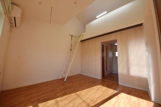 居室・リビング　★6.8帖の洋室です★