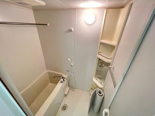 バス・シャワールーム　同建物の違うお部屋の写真です