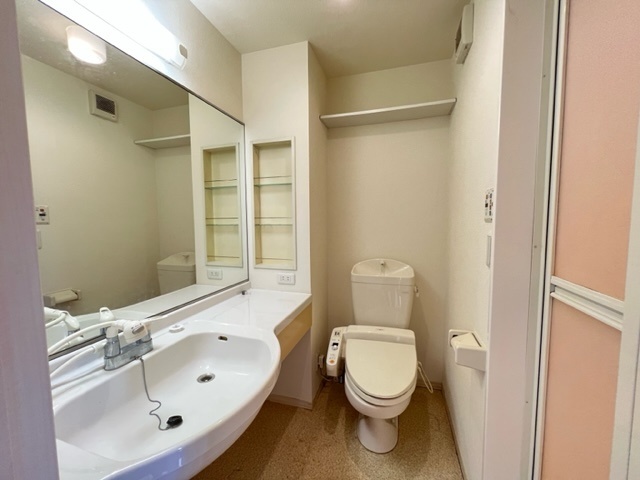 トイレ　同建物の違うお部屋の写真です