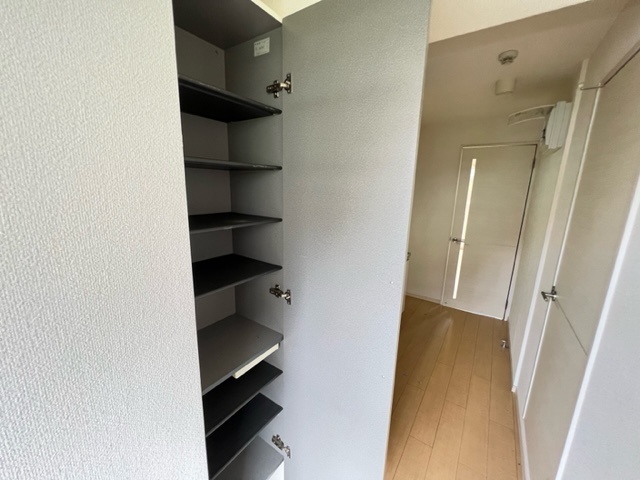 玄関　同建物の違うお部屋の写真です