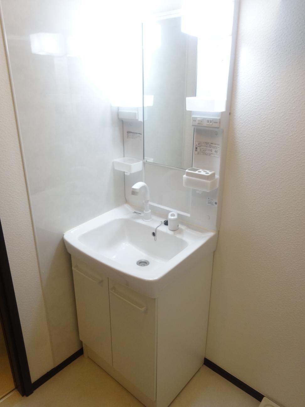 洗面設備　洗髪洗面化粧台(同タイプ）