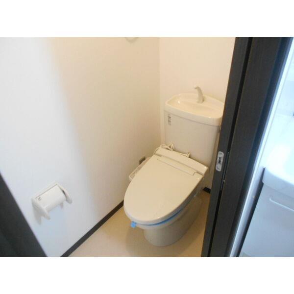 トイレ　温水洗浄暖房便座付トイレ
