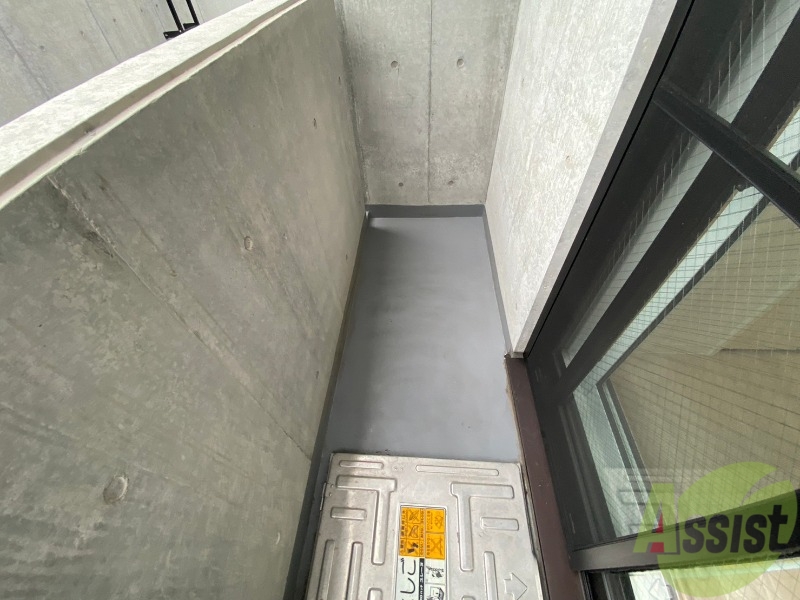 バルコニー　バルコニーは幅があり、広い印象を受けました。