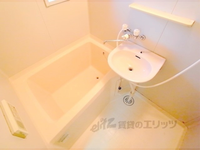 バス・シャワールーム　セパレートなのでｐ風呂が広いです。