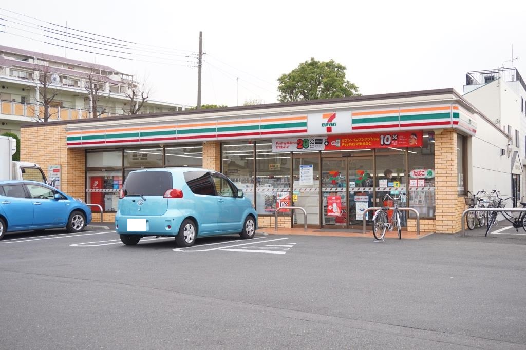 コンビニ　セブンイレブン 足立神明1丁目店（コンビニ）まで586m