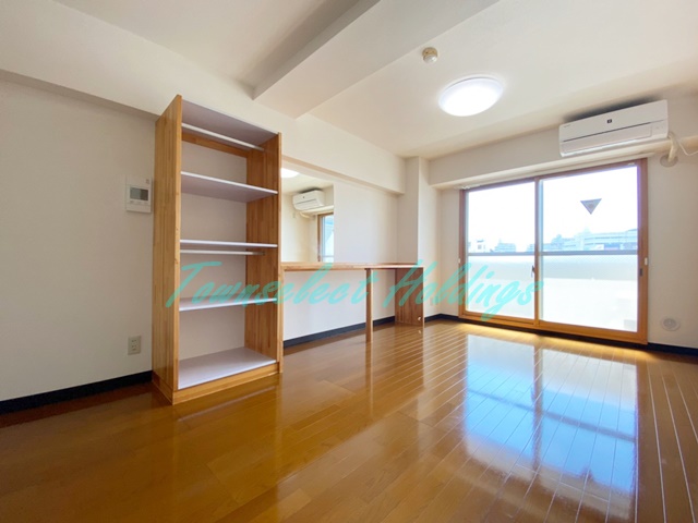 居室・リビング　二面採光・広々とした室内