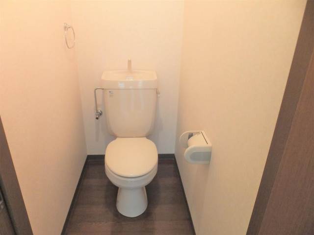 トイレ　温水洗浄便座つきます！