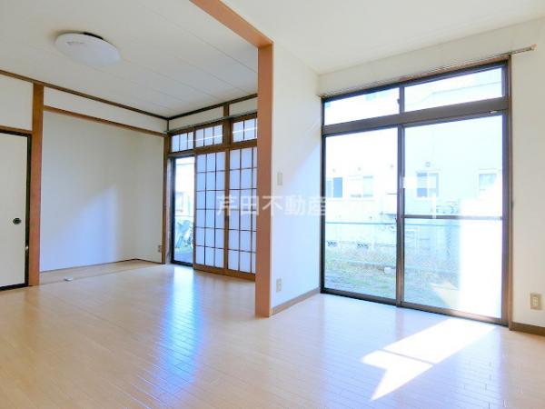 居室・リビング　南面３部屋の明るい戸建です★