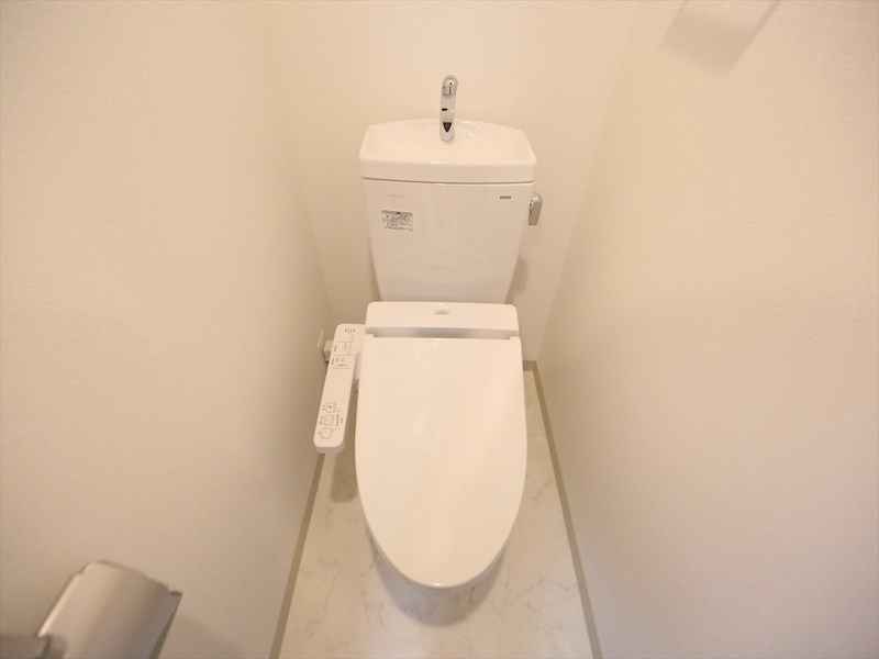 トイレ　温水洗浄暖房便座付トイレ