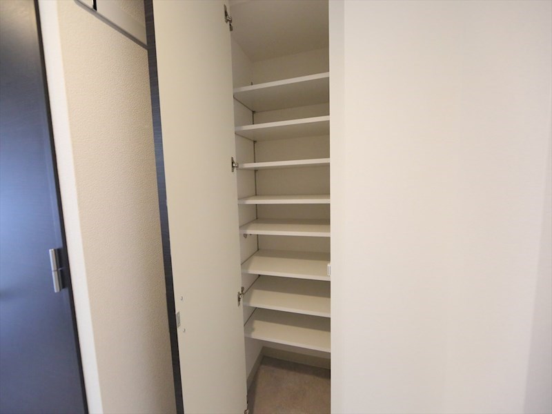 玄関　玄関　シューズボックス付（収納充実してます）