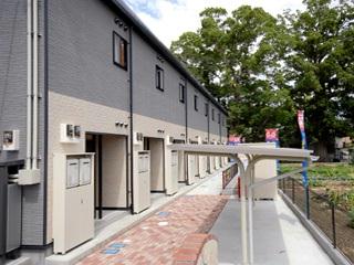 玄関　備品や設備仕様は号室等により異なります現地をご確認下さい。