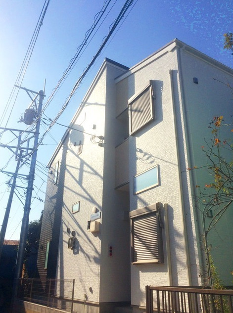 建物外観　閑静な住宅街に位置し、住環境良好。