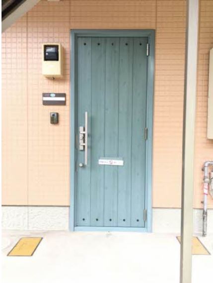 エントランス　カラーモニタ付ドアホンあり♪